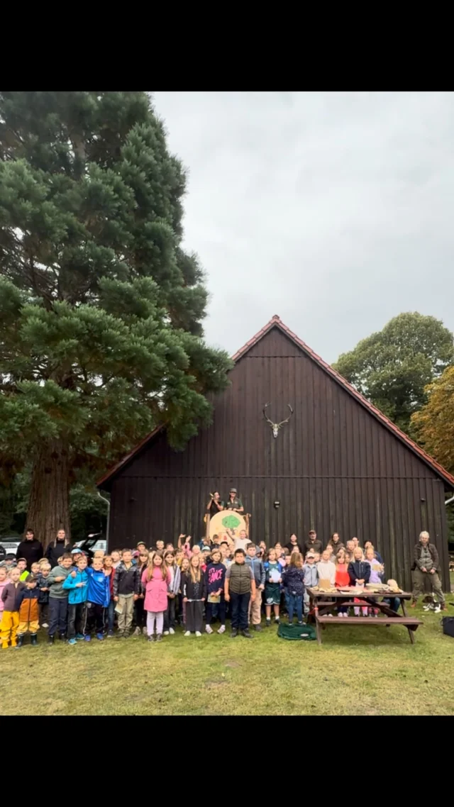 Heute sind wir beim Landesjagdverband Mecklenburg-Vorpommern e.V. Ein wunderbarer lehrreicher Vormittag für 100 Kindern🥰

#naturkind #waldpädagogik #kreativmitdernatur #naturinspiration #nachhaltig @ljv_mv @stiftungwaldundwild